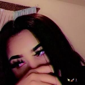 Meet your Posher, Larissa